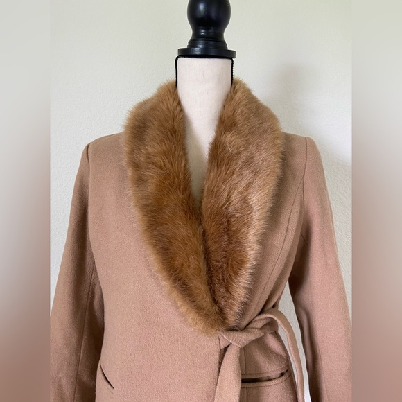 Banana Republic Camel Wool Blend Fur Trimmed Jacket ~ Women's Size 4P - Picture 2 of 7